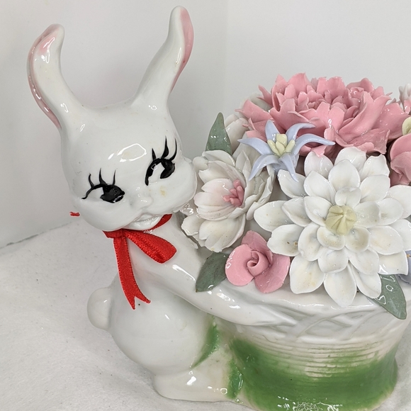 Easter Bunny with Porcelain Flowers Vintage - Picture 6 of 11